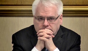 AUTOGRAF Ivo Josipović HOR 9
