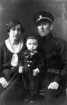 Borivoj Dovniković- Bordo s roditeljima