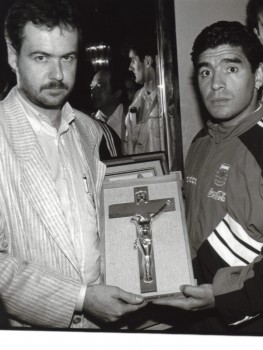 Diego-Armando-Maradona-i-Drago-Pilsel-Zagreb-1994.-Drugi-susret.-Snimio-Hrvoje-Dominić