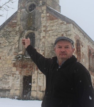 Čuvar pokraj crkve – Boris Adžić  Foto: Vladimir Jurišić